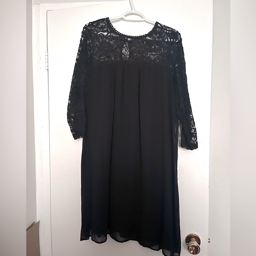 Lace Sleeve Black Dress with Key Hole in the Back - Picture 1 of 4